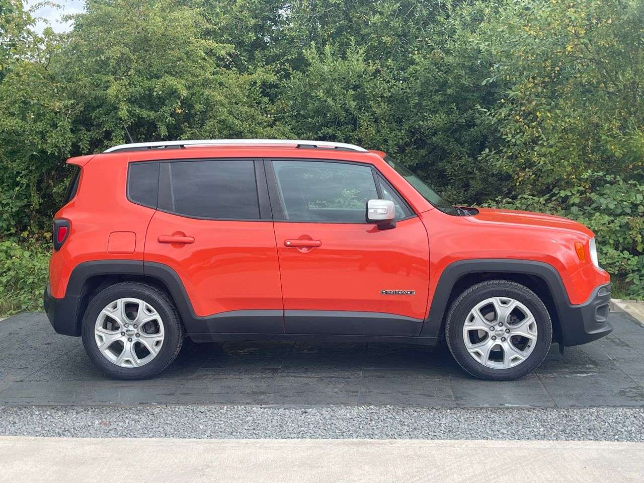 A 2016 JEEP RENEGADE 1.6 MultiJetII Limited SUV 5dr Diesel Manual Euro 6 (s/s) (120 ps) 6 MONTHS A 2016 JEEP RENEGADE 1.6 MultiJetII Limited SUV 5dr Diesel Manual Euro 6 (s/s) (120 ps) 6 MONTHS