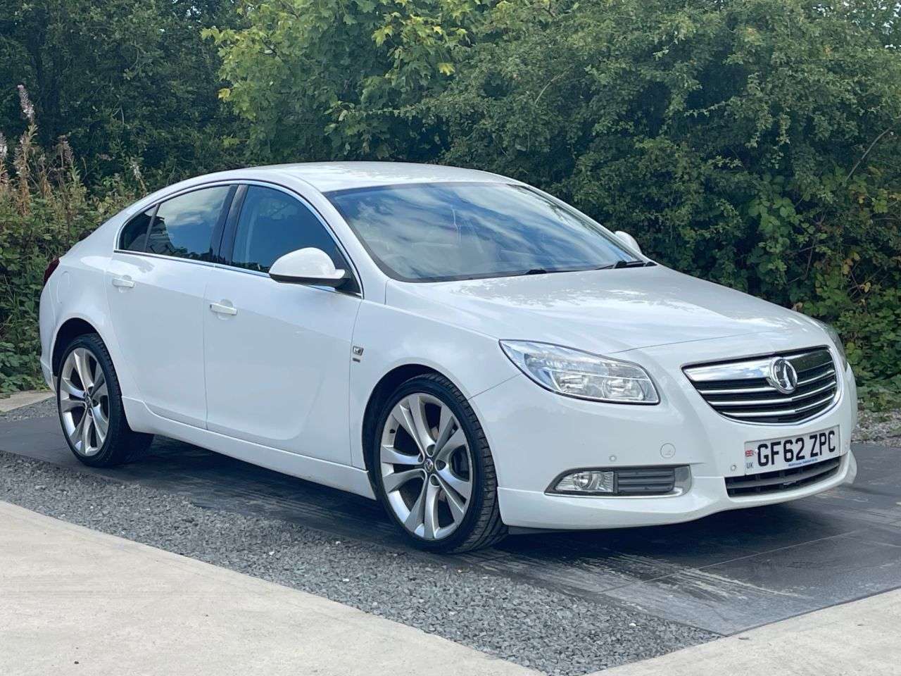 A 2013 VAUXHALL INSIGNIA 2.0 CDTi ecoFLEX SRi Nav Hatchback 5dr Diesel Manual Euro 5 (s/s) (160 ps) A 2013 VAUXHALL INSIGNIA 2.0 CDTi ecoFLEX SRi Nav Hatchback 5dr Diesel Manual Euro 5 (s/s) (160 ps)