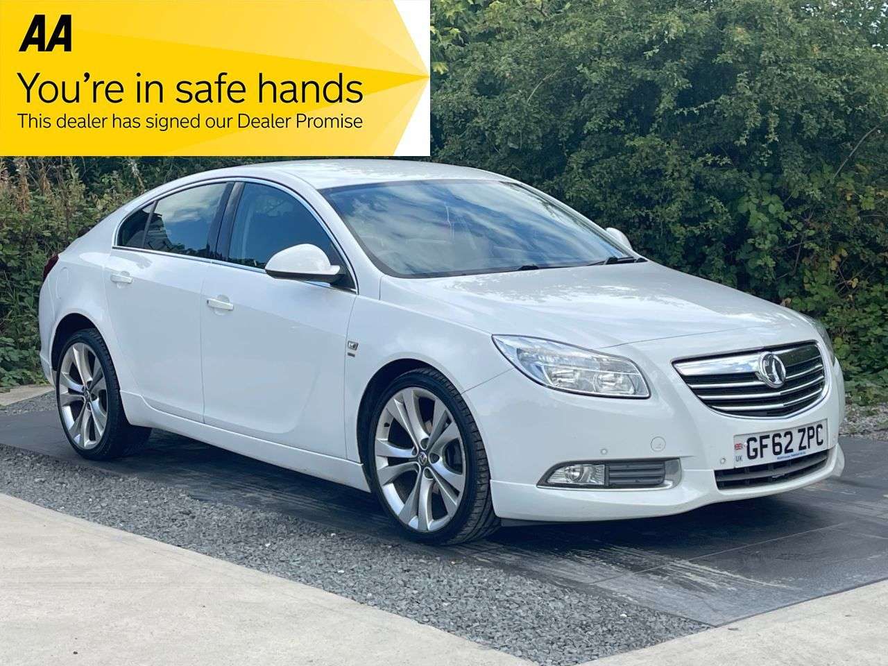 A 2013 VAUXHALL INSIGNIA 2.0 CDTi ecoFLEX SRi Nav Hatchback 5dr Diesel Manual Euro 5 (s/s) (160 ps) A 2013 VAUXHALL INSIGNIA 2.0 CDTi ecoFLEX SRi Nav Hatchback 5dr Diesel Manual Euro 5 (s/s) (160 ps)