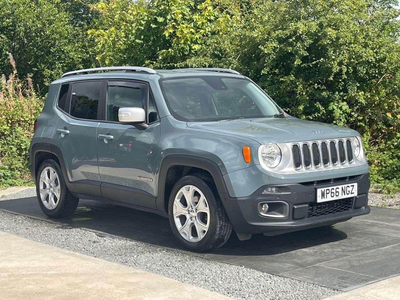 A 2016 JEEP RENEGADE 1.6 MultiJetII Limited SUV 5dr Diesel Manual Euro 6 (s/s) (120 ps) HEATED S A 2016 JEEP RENEGADE 1.6 MultiJetII Limited SUV 5dr Diesel Manual Euro 6 (s/s) (120 ps) HEATED S
