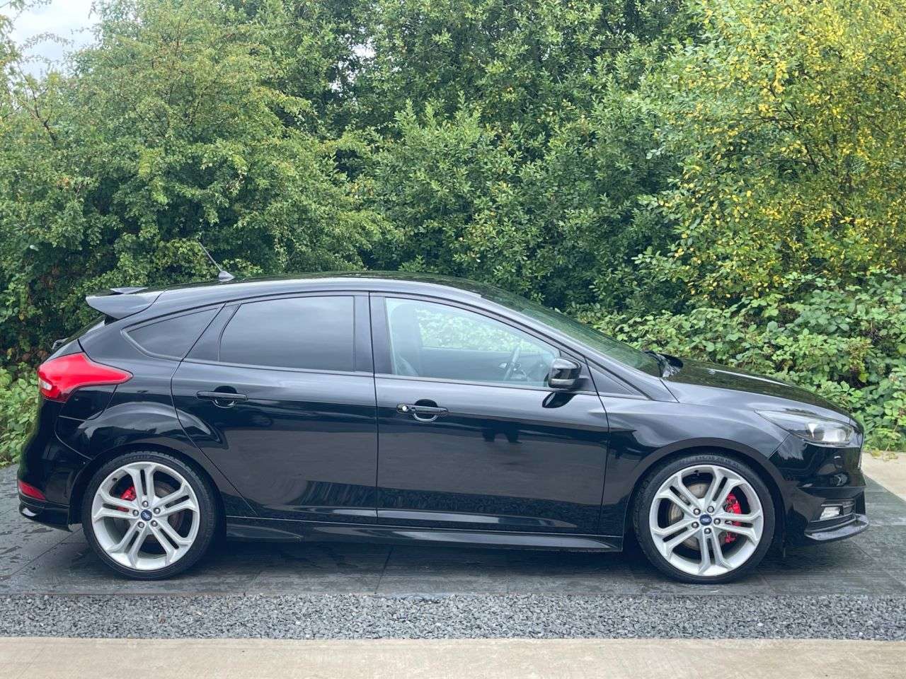 A 2018 FORD FOCUS 2.0T EcoBoost ST-3 Hatchback 5dr Petrol Manual Euro 6 (s/s) (250 ps) 6 MONT A 2018 FORD FOCUS 2.0T EcoBoost ST-3 Hatchback 5dr Petrol Manual Euro 6 (s/s) (250 ps) 6 MONT