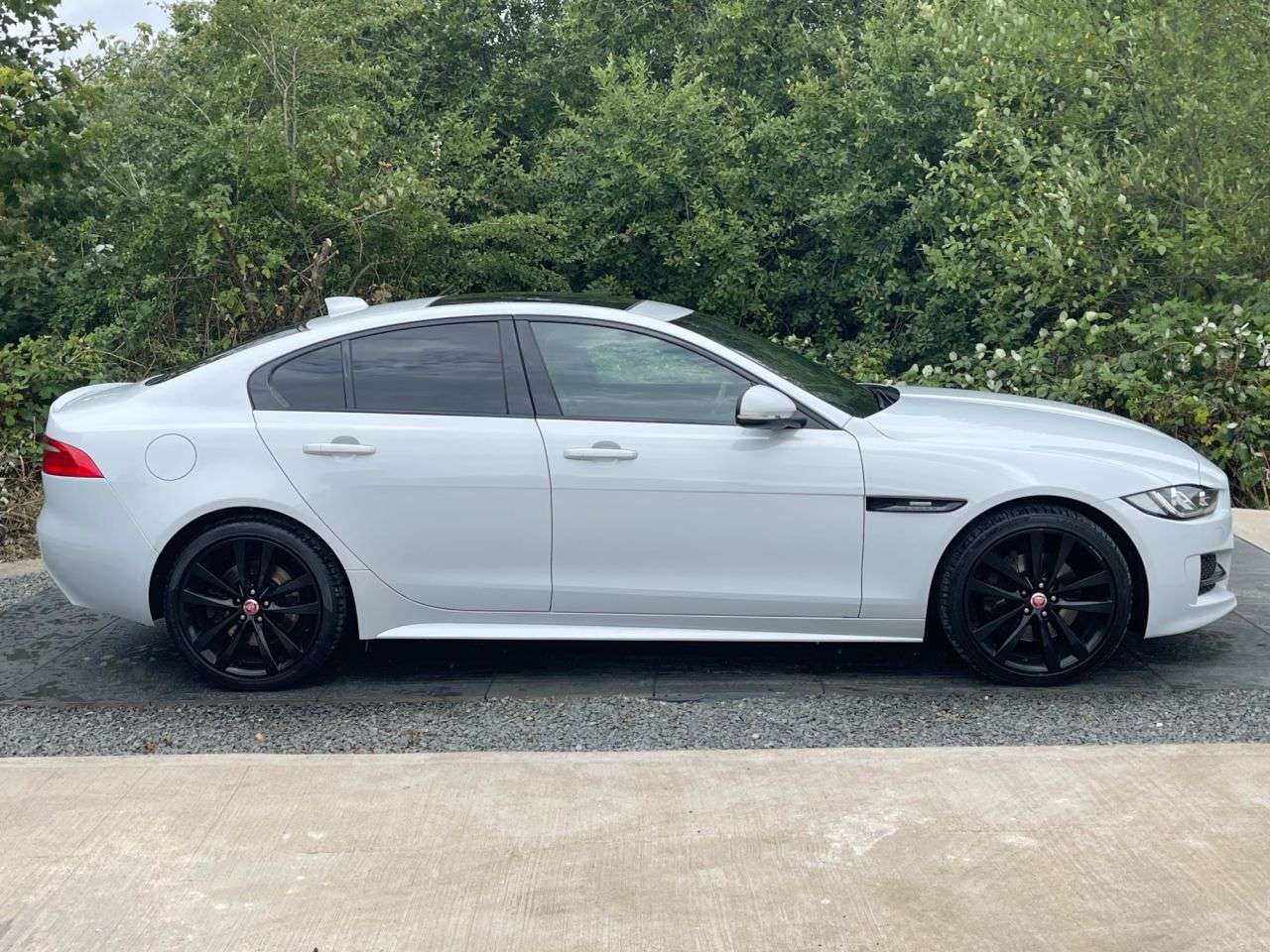 A 2018 JAGUAR XE 2.0d R-Sport Saloon 4dr Diesel Auto AWD Euro 6 (s/s) (240 ps) GHOST ALARM A 2018 JAGUAR XE 2.0d R-Sport Saloon 4dr Diesel Auto AWD Euro 6 (s/s) (240 ps) GHOST ALARM