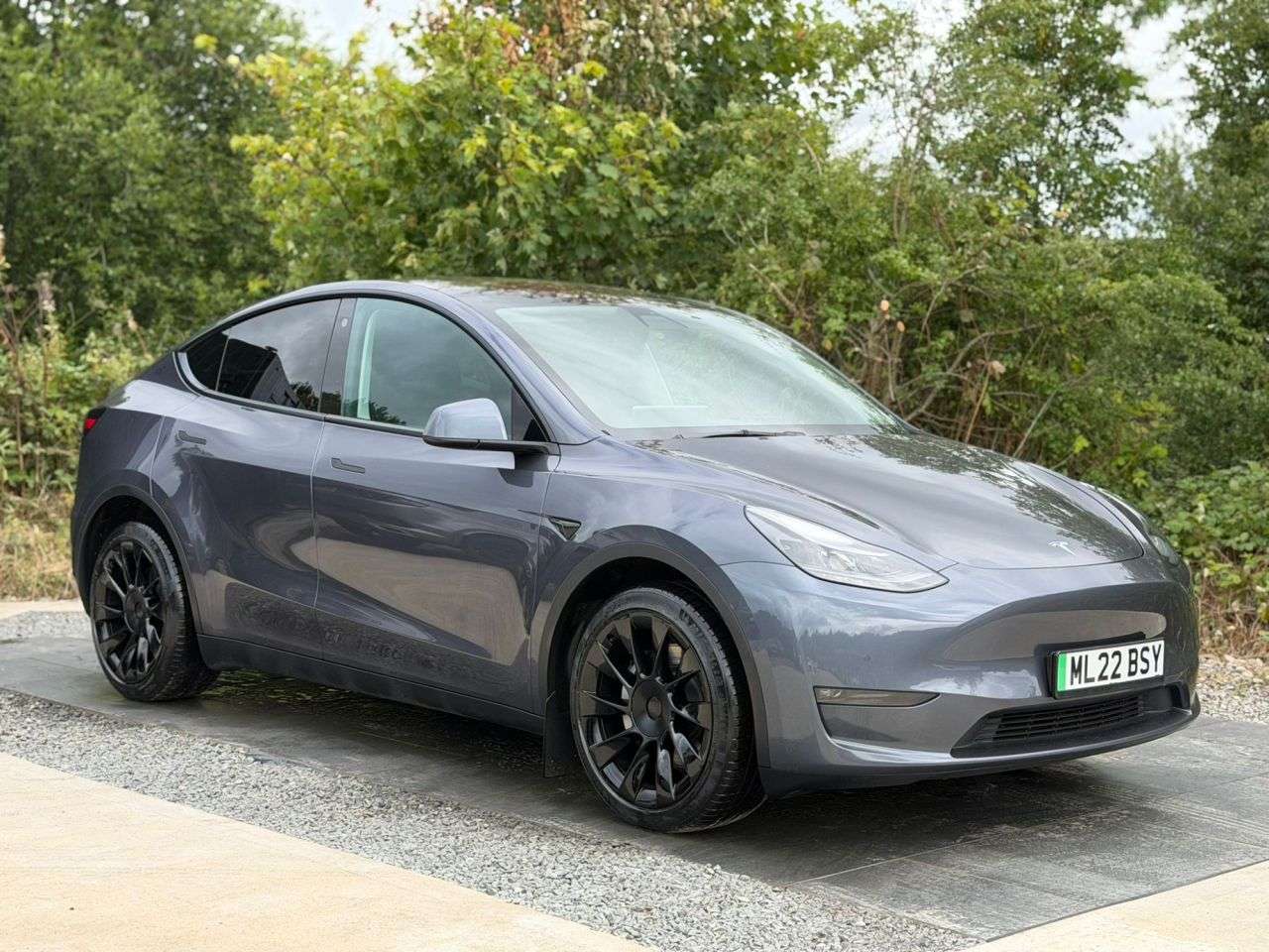 A 2022 TESLA MODEL Y (Dual Motor) Long Range SUV 5dr Electric Auto 4WDE (384 bhp) 6 MONTHS WARRA A 2022 TESLA MODEL Y (Dual Motor) Long Range SUV 5dr Electric Auto 4WDE (384 bhp) 6 MONTHS WARRA