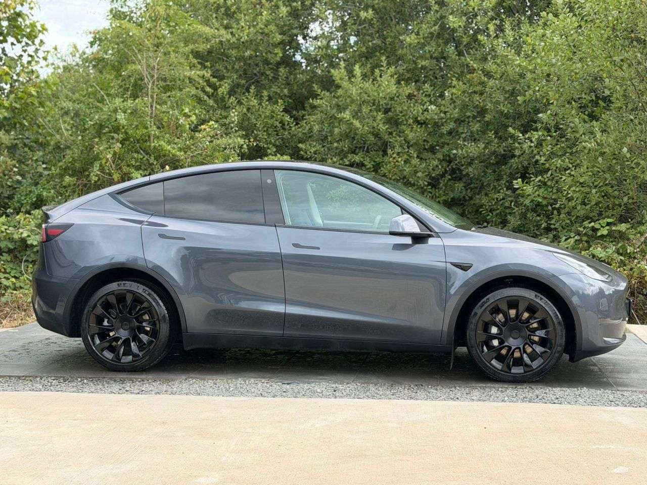 A 2022 TESLA MODEL Y (Dual Motor) Long Range SUV 5dr Electric Auto 4WDE (384 bhp) 6 MONTHS WARRA A 2022 TESLA MODEL Y (Dual Motor) Long Range SUV 5dr Electric Auto 4WDE (384 bhp) 6 MONTHS WARRA