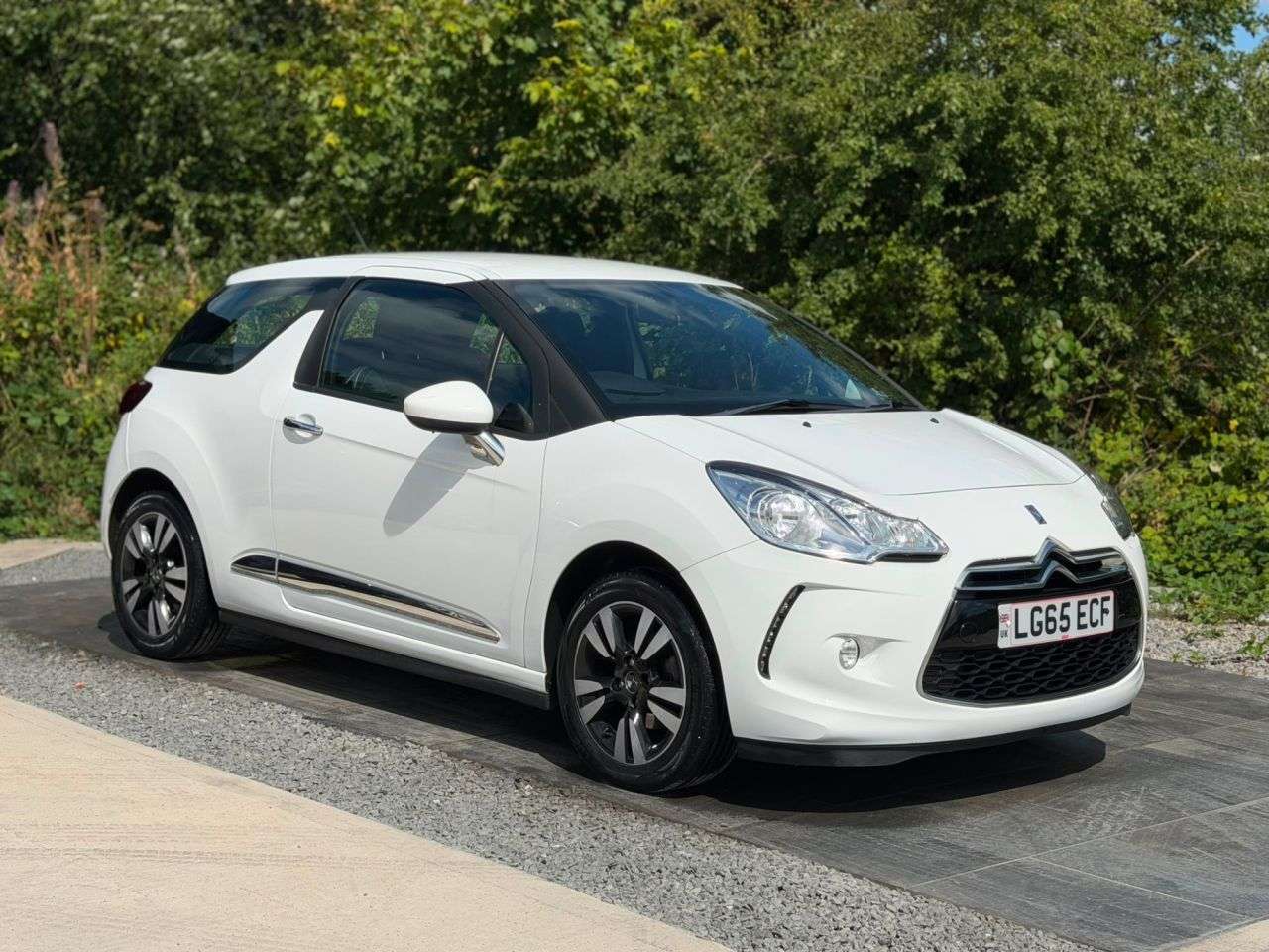 A 2015 DS AUTOMOBILES DS 3 1.2 PureTech DSign Hatchback 3dr Petrol Manual Euro 6 (82 ps) LOW MILEAGE A 2015 DS AUTOMOBILES DS 3 1.2 PureTech DSign Hatchback 3dr Petrol Manual Euro 6 (82 ps) LOW MILEAGE