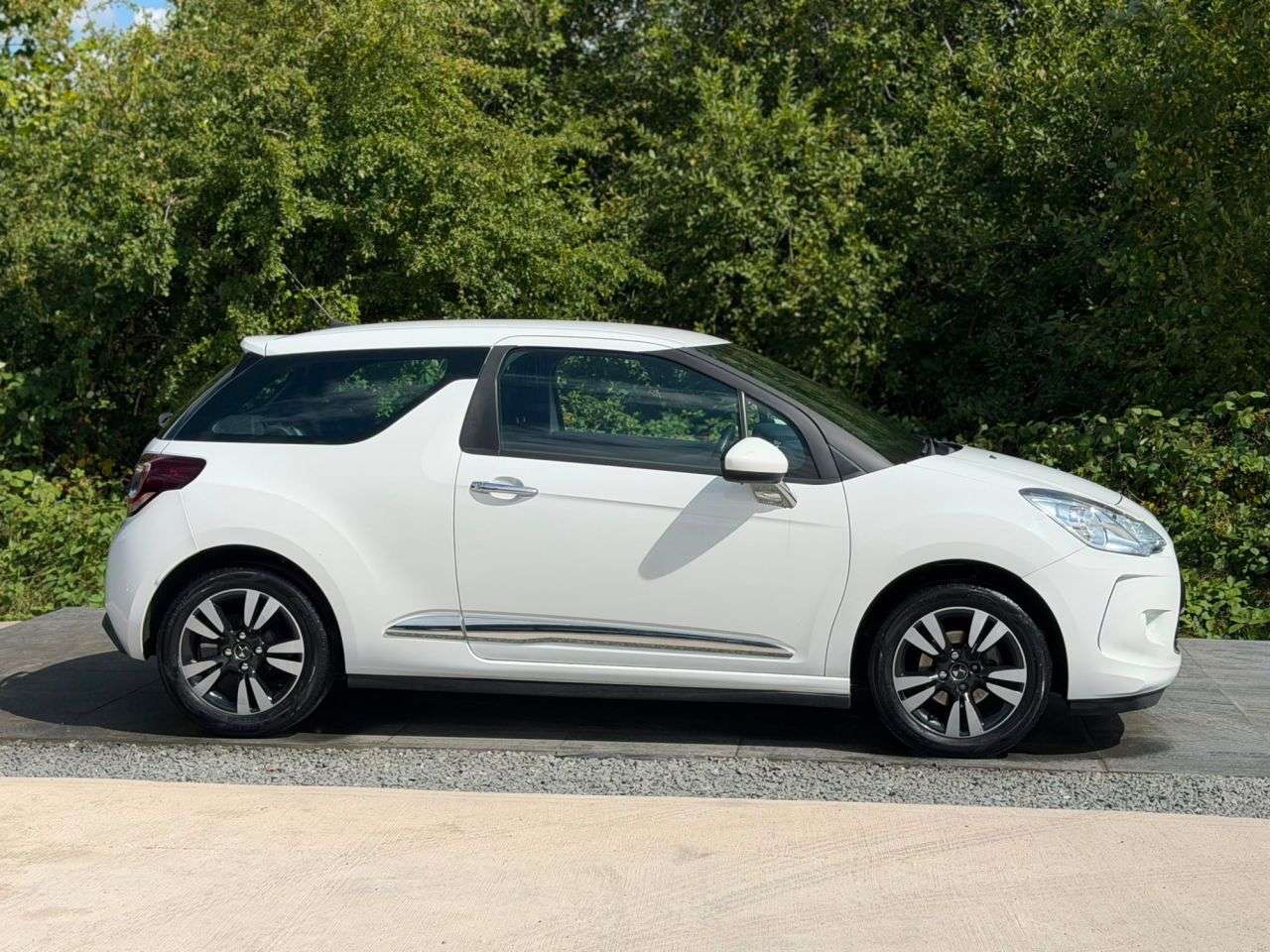 A 2015 DS AUTOMOBILES DS 3 1.2 PureTech DSign Hatchback 3dr Petrol Manual Euro 6 (82 ps) LOW MILEAGE A 2015 DS AUTOMOBILES DS 3 1.2 PureTech DSign Hatchback 3dr Petrol Manual Euro 6 (82 ps) LOW MILEAGE