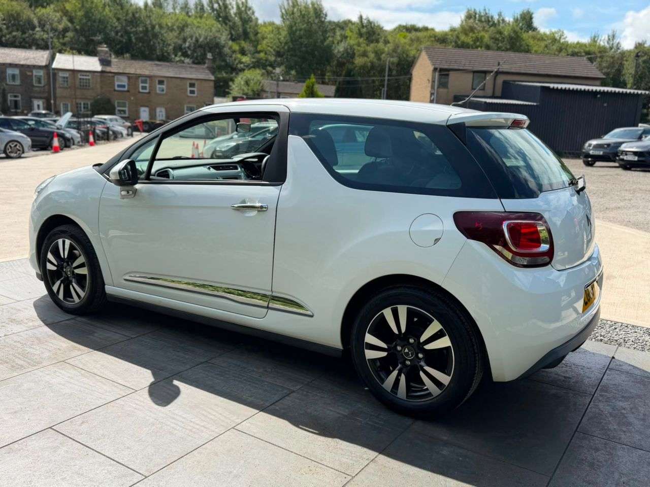 2015 DS AUTOMOBILES DS 3 2015 DS AUTOMOBILES DS 3