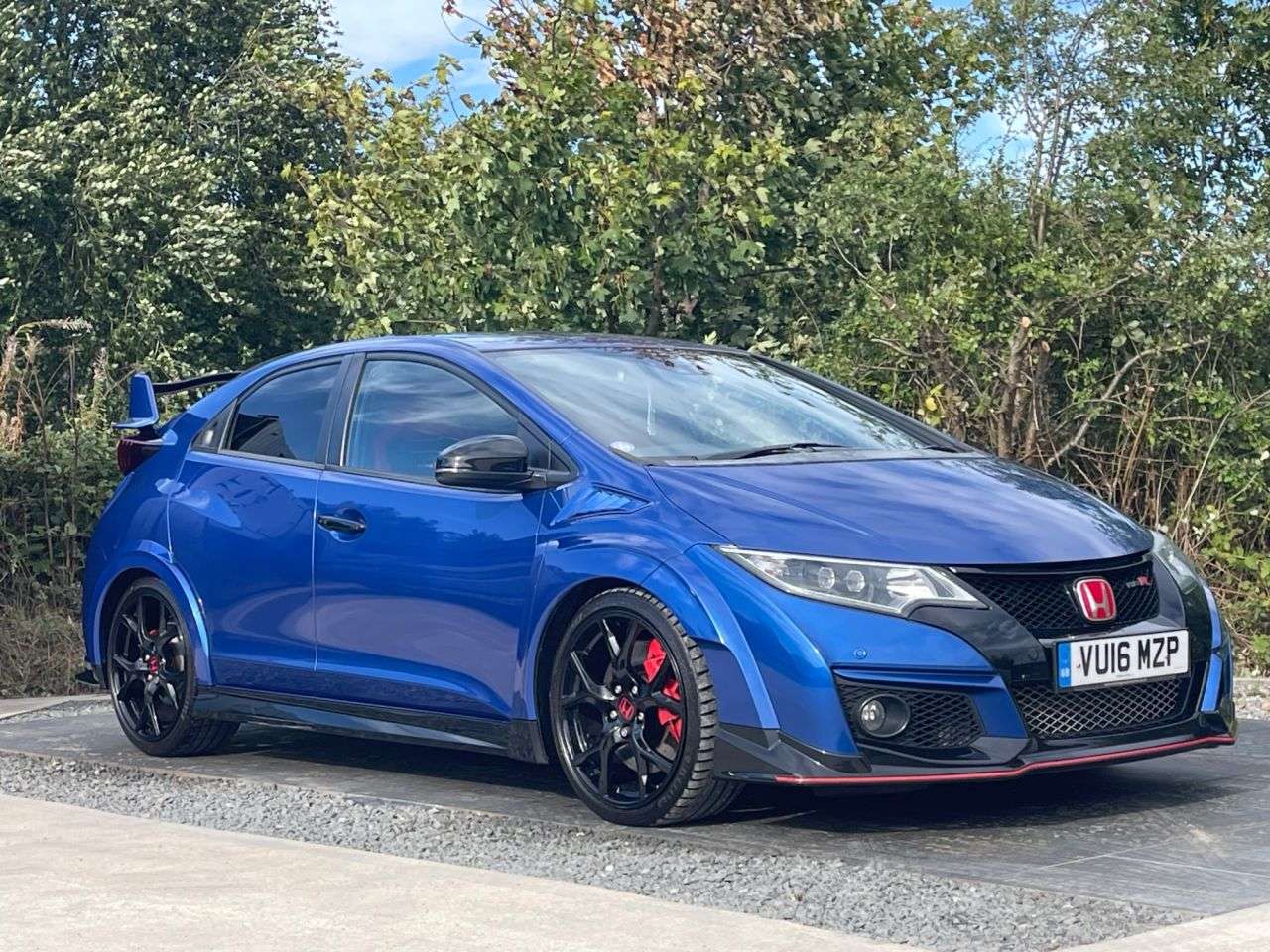 A 2016 HONDA CIVIC 2.0 i-VTEC Type R GT Hatchback 5dr Petrol Manual Euro 6 (s/s) (310 ps) A 2016 HONDA CIVIC 2.0 i-VTEC Type R GT Hatchback 5dr Petrol Manual Euro 6 (s/s) (310 ps)