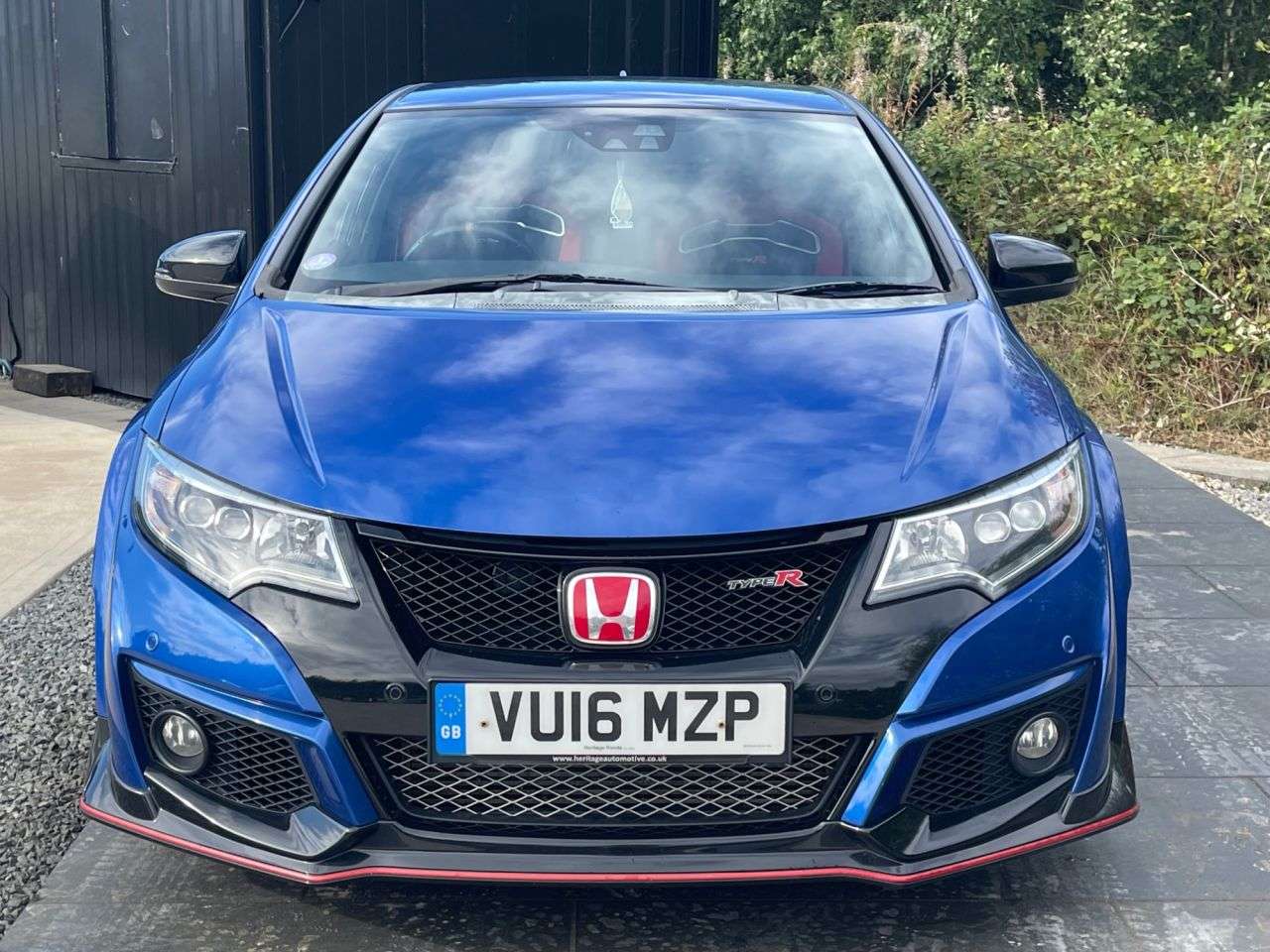 A 2016 HONDA CIVIC 2.0 i-VTEC Type R GT Hatchback 5dr Petrol Manual Euro 6 (s/s) (310 ps) A 2016 HONDA CIVIC 2.0 i-VTEC Type R GT Hatchback 5dr Petrol Manual Euro 6 (s/s) (310 ps)
