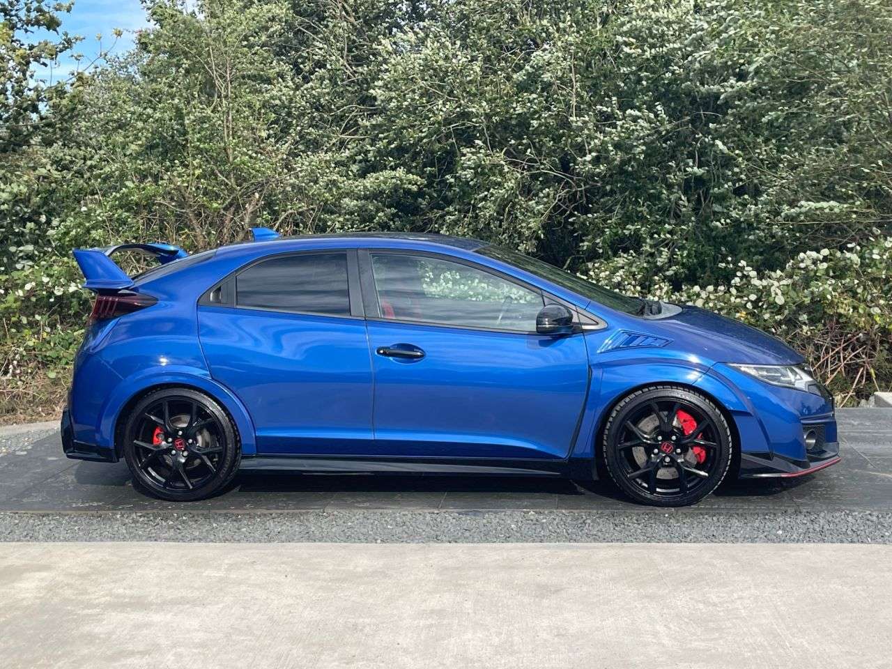 A 2016 HONDA CIVIC 2.0 i-VTEC Type R GT Hatchback 5dr Petrol Manual Euro 6 (s/s) (310 ps) A 2016 HONDA CIVIC 2.0 i-VTEC Type R GT Hatchback 5dr Petrol Manual Euro 6 (s/s) (310 ps)