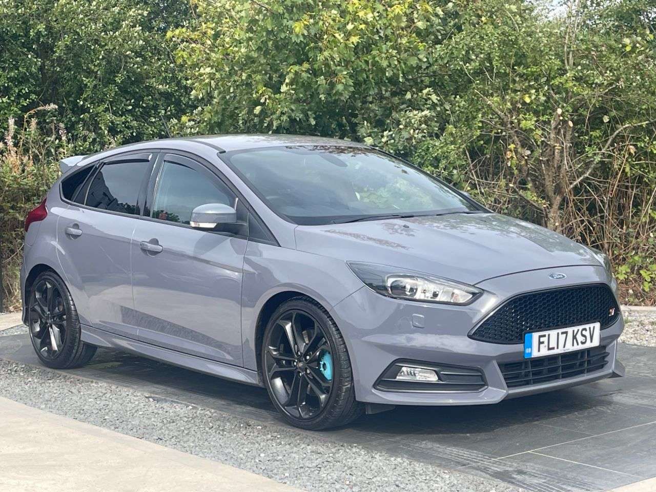 A 2017 FORD FOCUS 2.0T EcoBoost ST-3 Hatchback 5dr Petrol Manual Euro 6 (s/s) (250 ps) 6 MONT A 2017 FORD FOCUS 2.0T EcoBoost ST-3 Hatchback 5dr Petrol Manual Euro 6 (s/s) (250 ps) 6 MONT