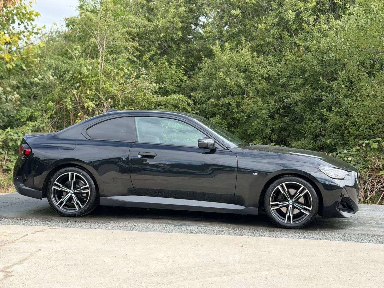 A 2022 BMW 2 SERIES 2.0 220i M Sport Coupe 2dr Petrol Auto Euro 6 (s/s) (184 ps) 6 MONTHS WARRA A 2022 BMW 2 SERIES 2.0 220i M Sport Coupe 2dr Petrol Auto Euro 6 (s/s) (184 ps) 6 MONTHS WARRA