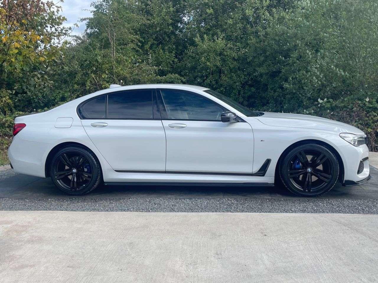A 2017 BMW 7 SERIES 3.0 730d M Sport Saloon 4dr Diesel Auto Euro 6 (s/s) (265 ps) AMBIENT ROOF A 2017 BMW 7 SERIES 3.0 730d M Sport Saloon 4dr Diesel Auto Euro 6 (s/s) (265 ps) AMBIENT ROOF