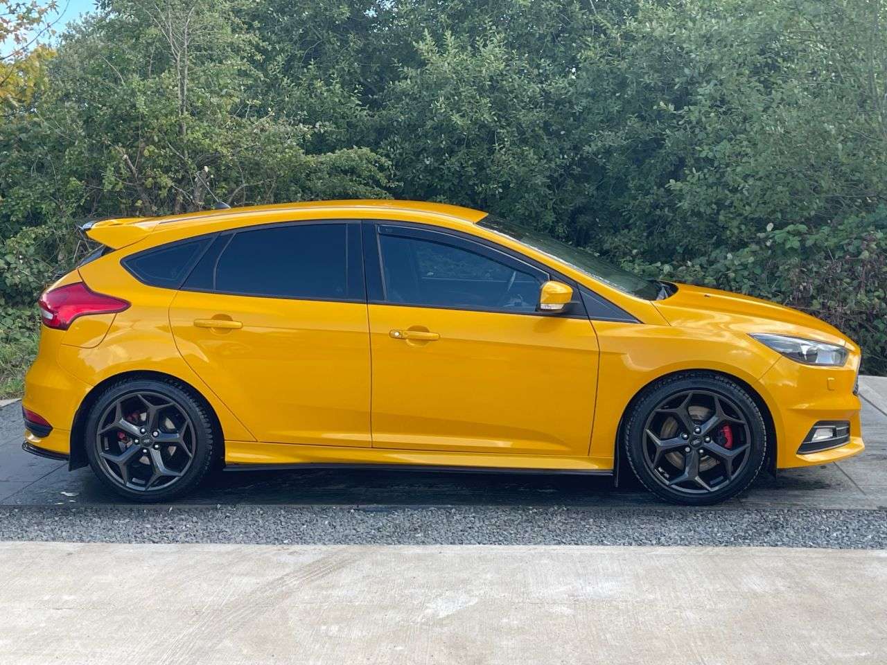 A 2017 FORD FOCUS 2.0T EcoBoost ST-3 Hatchback 5dr Petrol Manual Euro 6 (s/s) (250 ps) 6 MONT A 2017 FORD FOCUS 2.0T EcoBoost ST-3 Hatchback 5dr Petrol Manual Euro 6 (s/s) (250 ps) 6 MONT