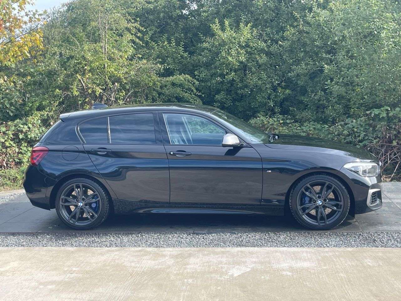 A 2018 BMW 1 SERIES 3.0 M140i Shadow Edition Hatchback 5dr Petrol Auto Euro 6 (s/s) (340 ps) 6 A 2018 BMW 1 SERIES 3.0 M140i Shadow Edition Hatchback 5dr Petrol Auto Euro 6 (s/s) (340 ps) 6