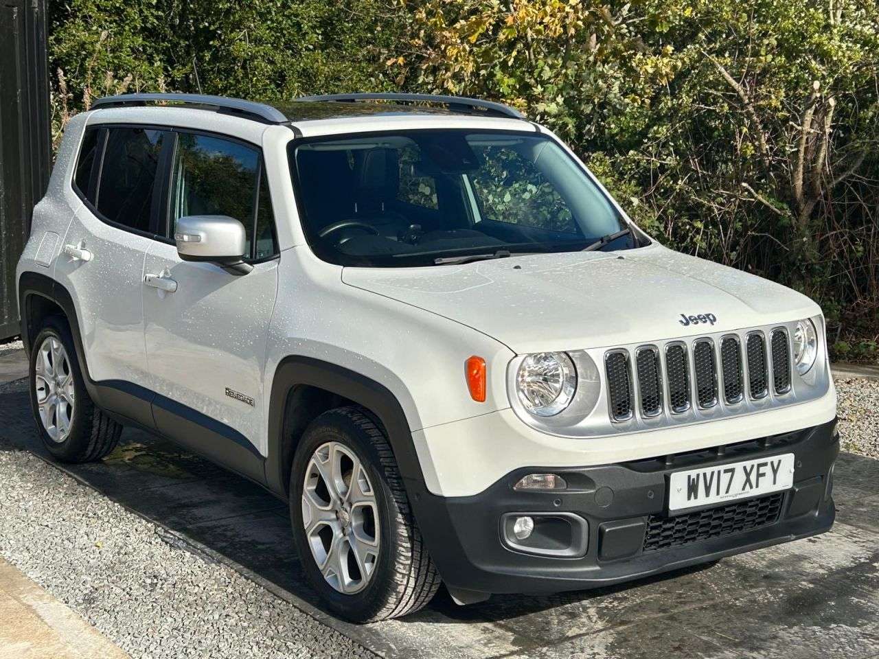 A 2017 JEEP RENEGADE 1.6 MultiJetII Limited SUV 5dr Diesel Manual Euro 6 (s/s) (120 ps) HEATED S A 2017 JEEP RENEGADE 1.6 MultiJetII Limited SUV 5dr Diesel Manual Euro 6 (s/s) (120 ps) HEATED S