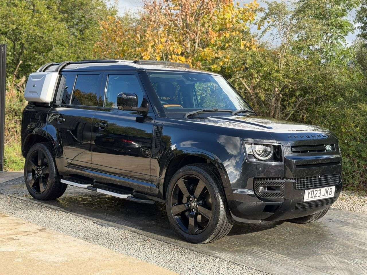 A 2023 LAND ROVER DEFENDER 110 2.0 P400e 15.4kWh X-Dynamic HSE SUV 5dr Petrol Plug-in Hybrid Auto 4WD Euro A 2023 LAND ROVER DEFENDER 110 2.0 P400e 15.4kWh X-Dynamic HSE SUV 5dr Petrol Plug-in Hybrid Auto 4WD Euro