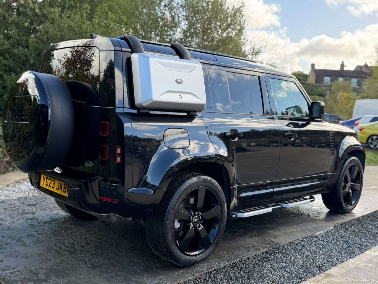 A 2023 LAND ROVER DEFENDER 110 2.0 P400e 15.4kWh X-Dynamic HSE SUV 5dr Petrol Plug-in Hybrid Auto 4WD Euro A 2023 LAND ROVER DEFENDER 110 2.0 P400e 15.4kWh X-Dynamic HSE SUV 5dr Petrol Plug-in Hybrid Auto 4WD Euro