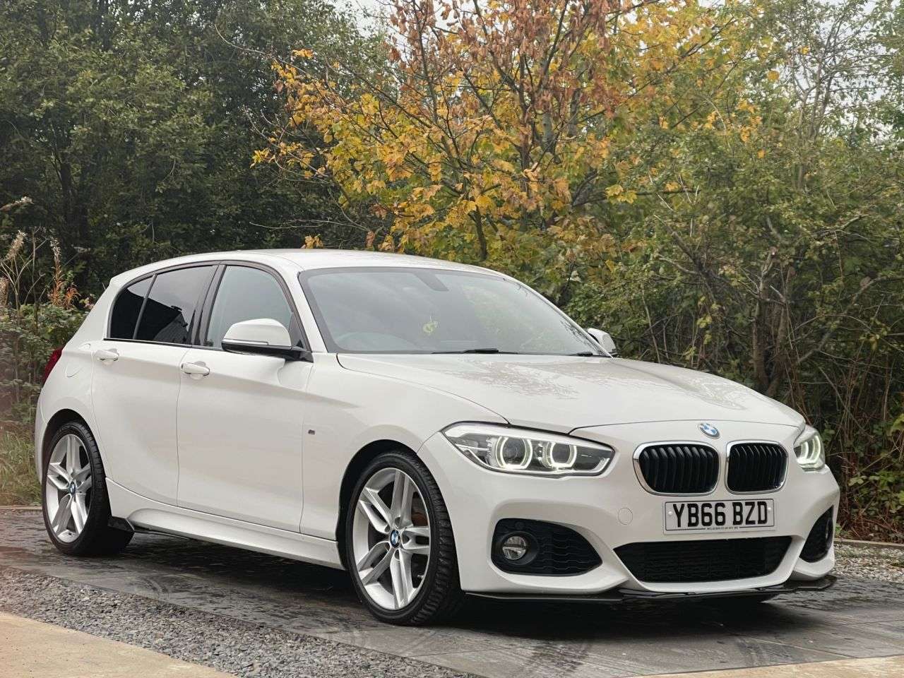 A 2016 BMW 1 SERIES 1.5 118i M Sport Hatchback 5dr Petrol Auto Euro 6 (s/s) (136 ps) BLUETOOTH A 2016 BMW 1 SERIES 1.5 118i M Sport Hatchback 5dr Petrol Auto Euro 6 (s/s) (136 ps) BLUETOOTH