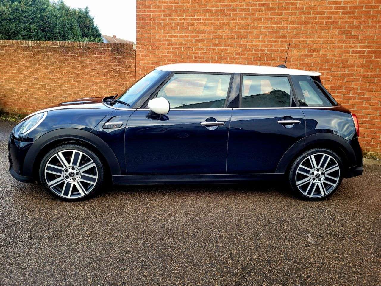 A 2021 MINI HATCH 2.0 Cooper S Exclusive Hatchback 5dr Petrol Manual Euro 6 (s/s) (178 ps) 1 A 2021 MINI HATCH 2.0 Cooper S Exclusive Hatchback 5dr Petrol Manual Euro 6 (s/s) (178 ps) 1
