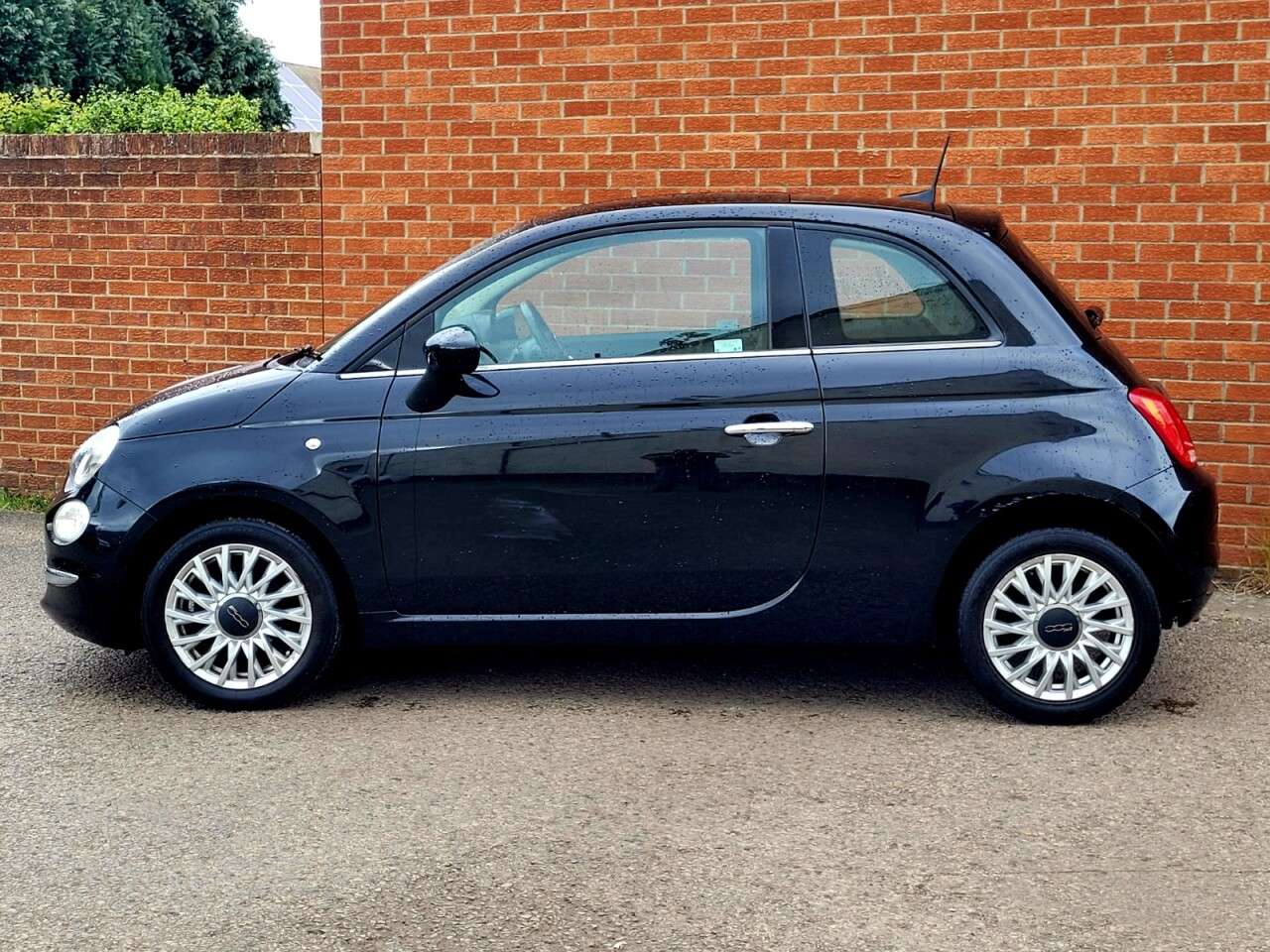 A 2018 FIAT 500 1.2 Lounge Hatchback 3dr Petrol Manual Euro 6 (s/s) (69 bhp) A 2018 FIAT 500 1.2 Lounge Hatchback 3dr Petrol Manual Euro 6 (s/s) (69 bhp)