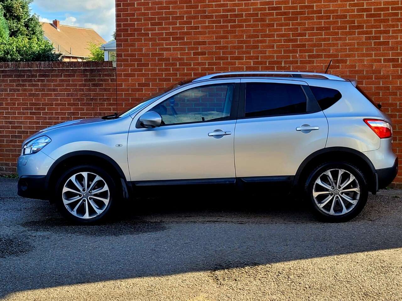 A 2012 NISSAN QASHQAI 1.6 Tekna SUV 5dr Petrol Manual 2WD Euro 5 (117 ps) A 2012 NISSAN QASHQAI 1.6 Tekna SUV 5dr Petrol Manual 2WD Euro 5 (117 ps)