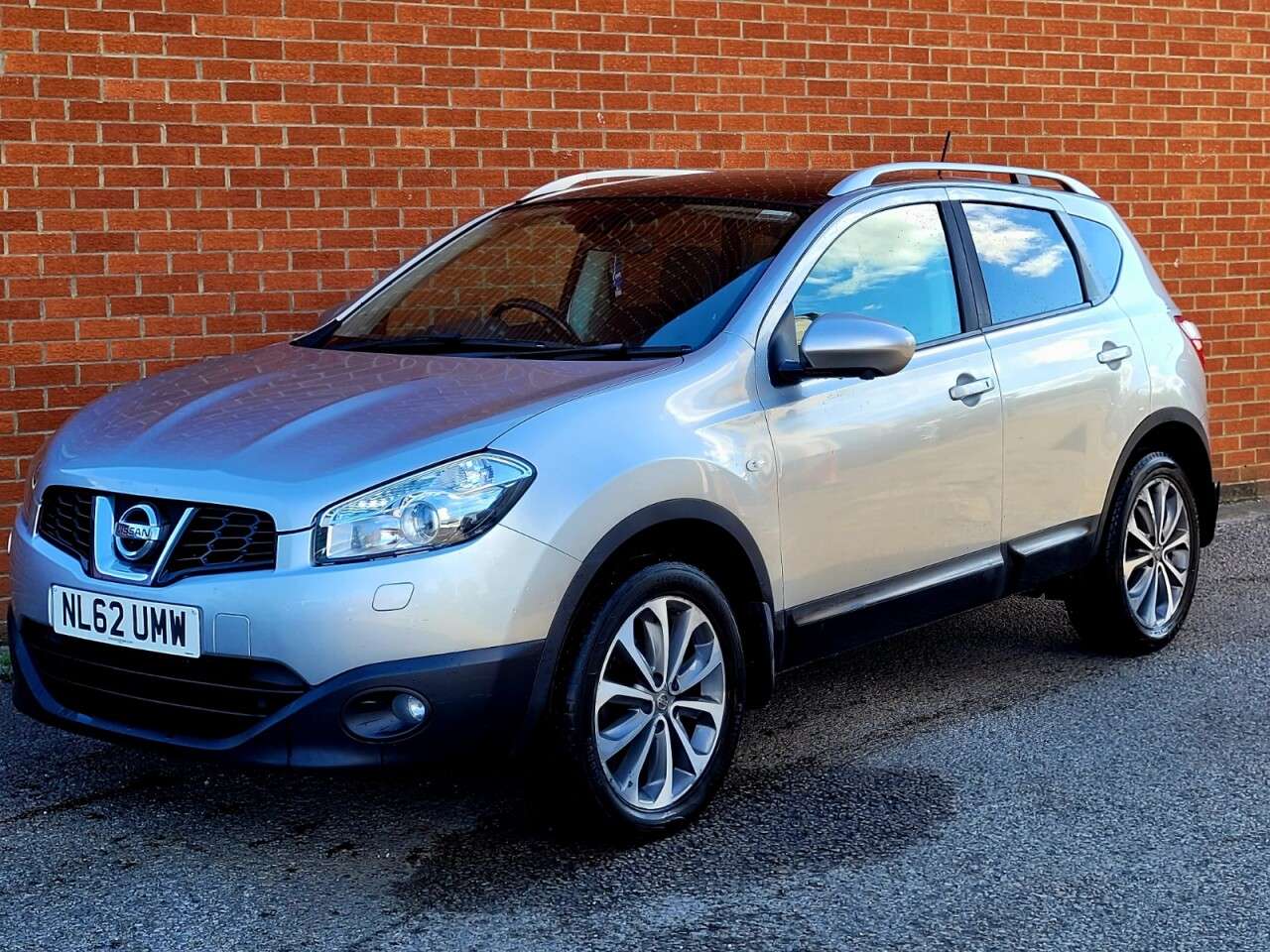 A 2012 NISSAN QASHQAI 1.6 Tekna SUV 5dr Petrol Manual 2WD Euro 5 (117 ps) A 2012 NISSAN QASHQAI 1.6 Tekna SUV 5dr Petrol Manual 2WD Euro 5 (117 ps)