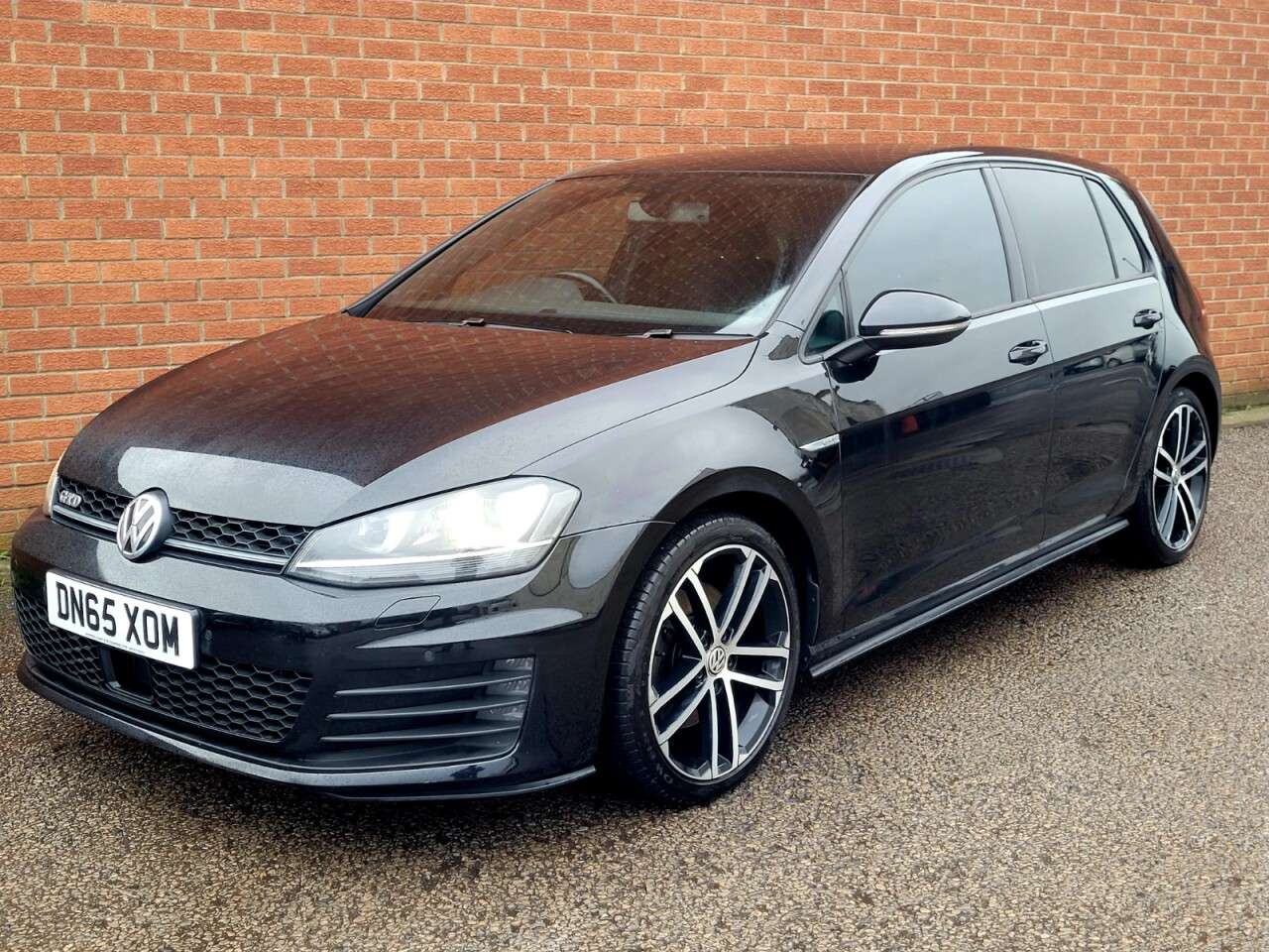 A 2015 VOLKSWAGEN GOLF 2.0 TDI BlueMotion Tech GTD Hatchback 5dr Diesel Manual Euro 6 (s/s) (184 p A 2015 VOLKSWAGEN GOLF 2.0 TDI BlueMotion Tech GTD Hatchback 5dr Diesel Manual Euro 6 (s/s) (184 p