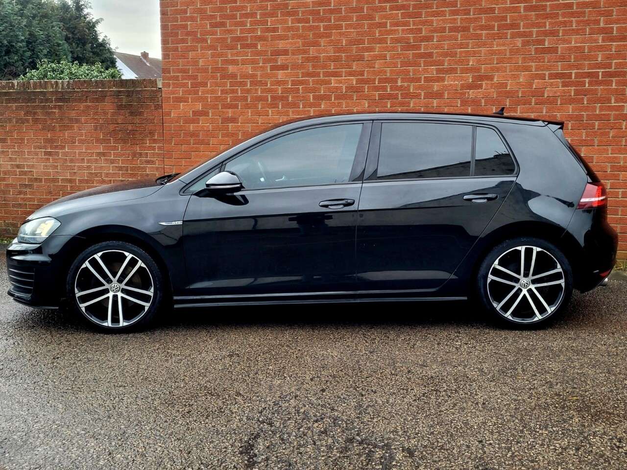 A 2015 VOLKSWAGEN GOLF 2.0 TDI BlueMotion Tech GTD Hatchback 5dr Diesel Manual Euro 6 (s/s) (184 p A 2015 VOLKSWAGEN GOLF 2.0 TDI BlueMotion Tech GTD Hatchback 5dr Diesel Manual Euro 6 (s/s) (184 p