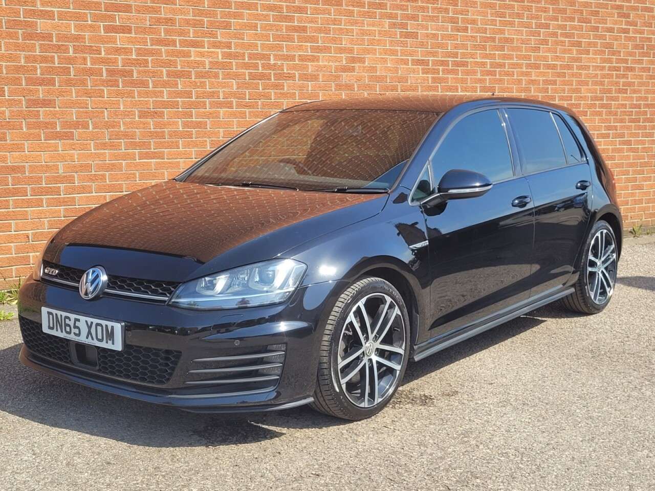 A 2015 VOLKSWAGEN GOLF 2.0 TDI BlueMotion Tech GTD Hatchback 5dr Diesel Manual Euro 6 (s/s) (184 p A 2015 VOLKSWAGEN GOLF 2.0 TDI BlueMotion Tech GTD Hatchback 5dr Diesel Manual Euro 6 (s/s) (184 p