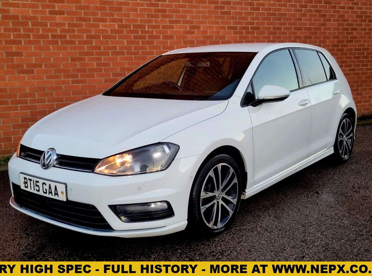A 2015 VOLKSWAGEN GOLF 2.0 TDI BlueMotion Tech R-Line Hatchback 5dr Diesel DSG Euro 5 (s/s) (150 p A 2015 VOLKSWAGEN GOLF 2.0 TDI BlueMotion Tech R-Line Hatchback 5dr Diesel DSG Euro 5 (s/s) (150 p