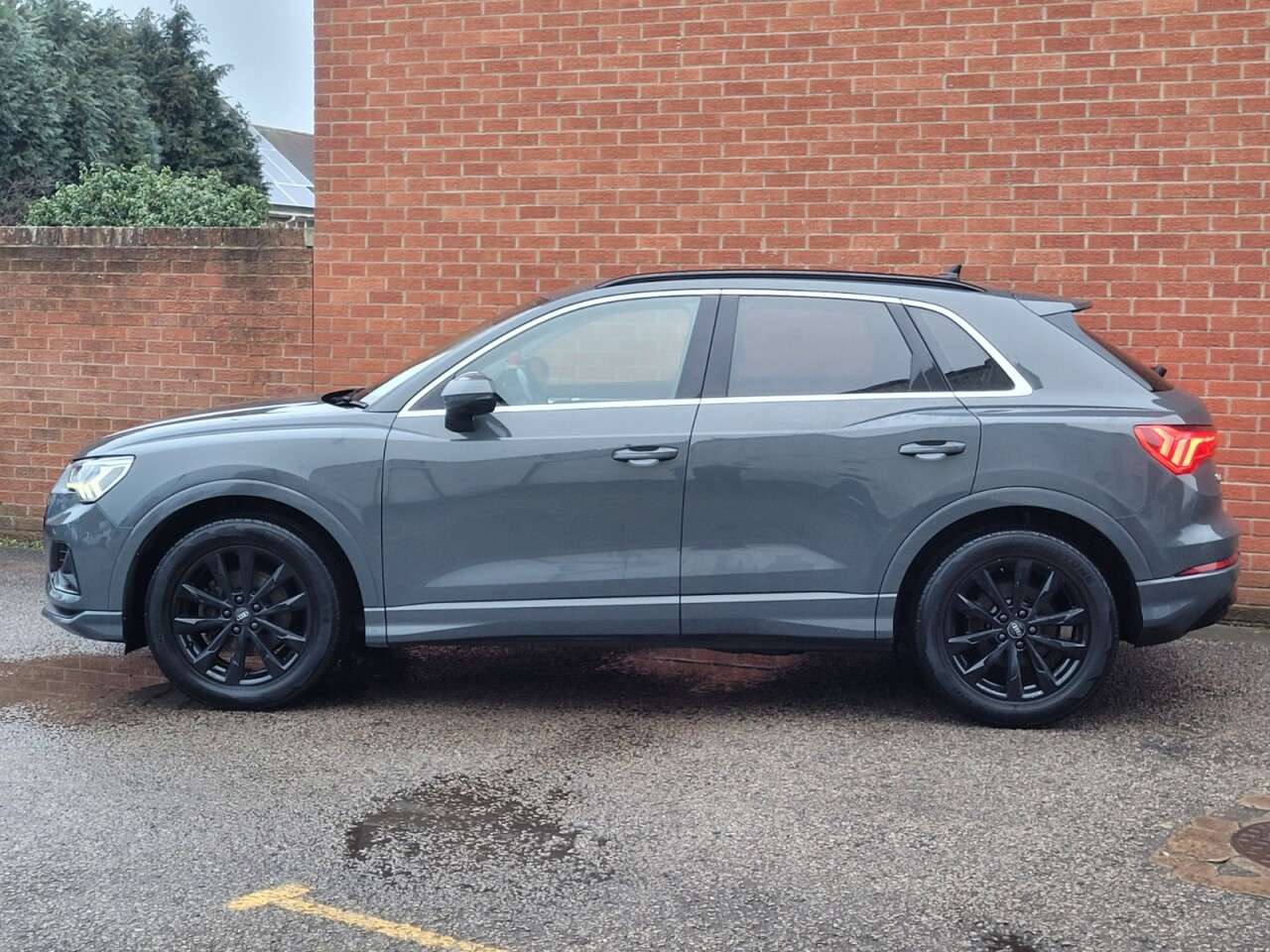 A 2019 AUDI Q3 1.5 TFSI CoD 35 Sport SUV 5dr Petrol Manual Euro 6 (s/s) (150 ps) A 2019 AUDI Q3 1.5 TFSI CoD 35 Sport SUV 5dr Petrol Manual Euro 6 (s/s) (150 ps)