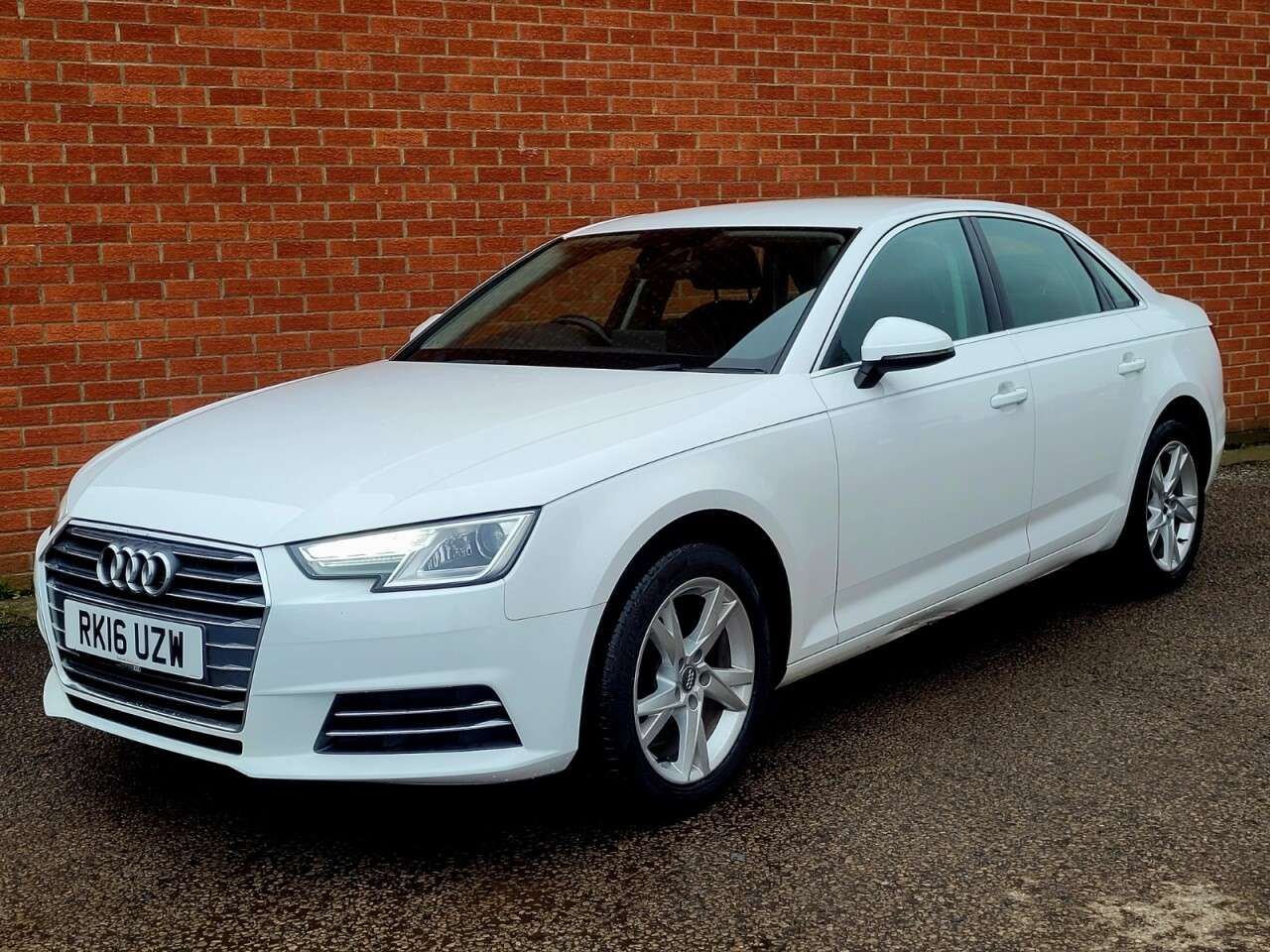 A 2016 AUDI A4 1.4 TFSI Sport Saloon 4dr Petrol Manual Euro 6 (s/s) (150 ps) A 2016 AUDI A4 1.4 TFSI Sport Saloon 4dr Petrol Manual Euro 6 (s/s) (150 ps)
