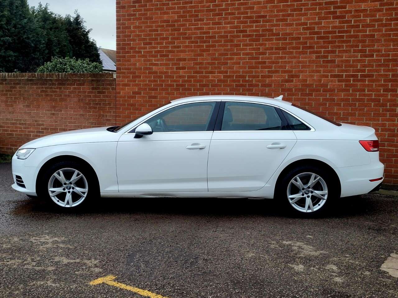 A 2016 AUDI A4 1.4 TFSI Sport Saloon 4dr Petrol Manual Euro 6 (s/s) (150 ps) A 2016 AUDI A4 1.4 TFSI Sport Saloon 4dr Petrol Manual Euro 6 (s/s) (150 ps)