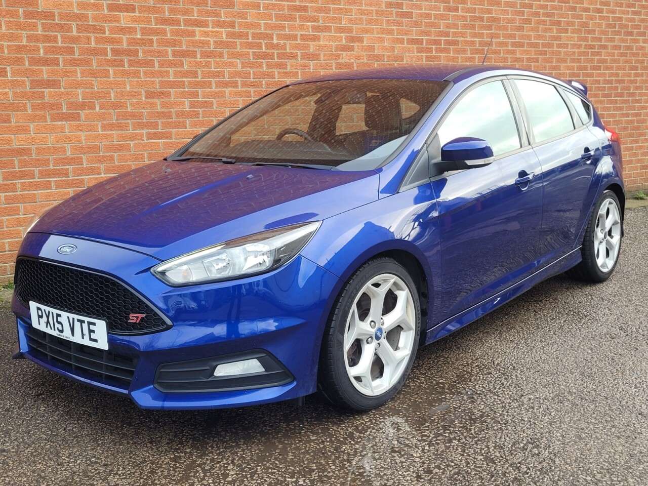 A 2015 FORD FOCUS 2.0 TDCi ST-2 Hatchback 5dr Diesel Manual Euro 6 (s/s) (185 ps) A 2015 FORD FOCUS 2.0 TDCi ST-2 Hatchback 5dr Diesel Manual Euro 6 (s/s) (185 ps)