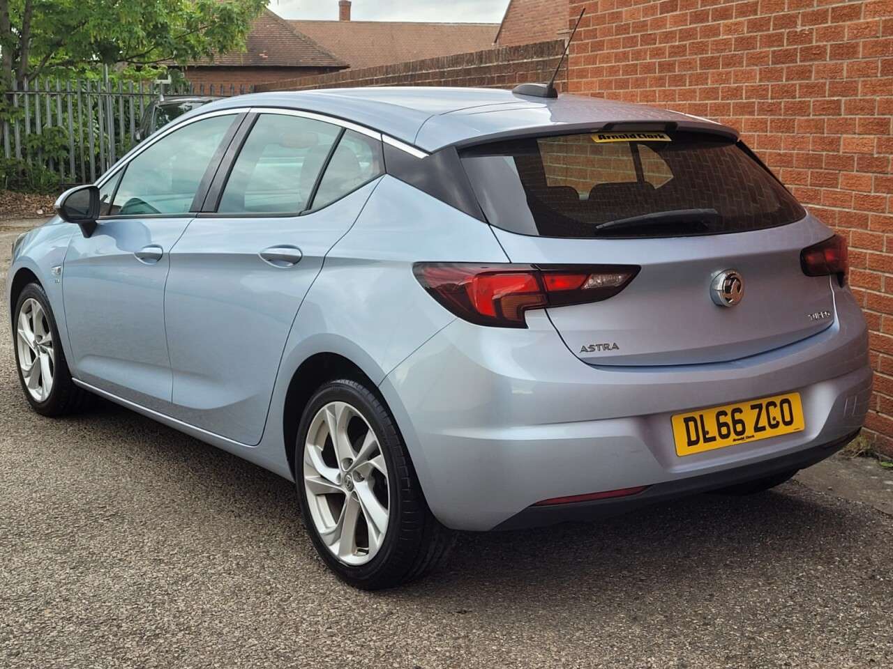 A 2016 VAUXHALL ASTRA 1.4i Turbo SRi Hatchback 5dr Petrol Manual Euro 6 (150 ps) A 2016 VAUXHALL ASTRA 1.4i Turbo SRi Hatchback 5dr Petrol Manual Euro 6 (150 ps)