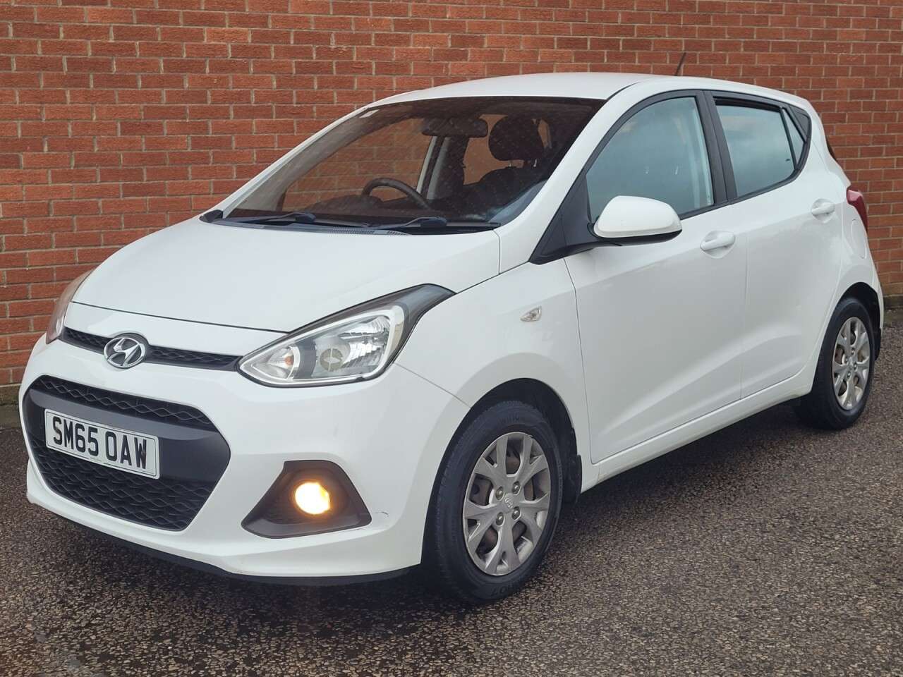 A 2015 HYUNDAI I10 1.2 SE Hatchback 5dr Petrol Auto Euro 6 (87 ps) A 2015 HYUNDAI I10 1.2 SE Hatchback 5dr Petrol Auto Euro 6 (87 ps)
