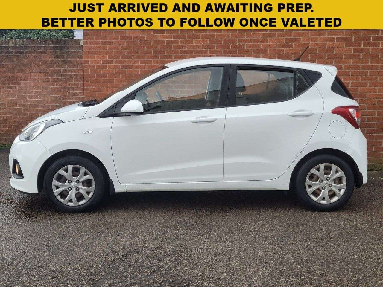 A 2015 HYUNDAI I10 1.2 SE Hatchback 5dr Petrol Auto Euro 6 (87 ps) A 2015 HYUNDAI I10 1.2 SE Hatchback 5dr Petrol Auto Euro 6 (87 ps)