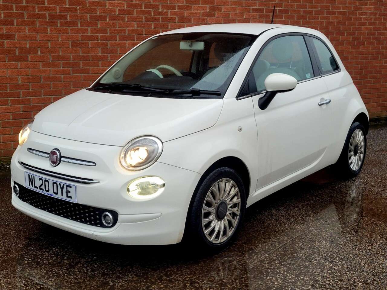 A 2020 FIAT 500 1.2 Lounge Hatchback 3dr Petrol Manual Euro 6 (s/s) (69 bhp) A 2020 FIAT 500 1.2 Lounge Hatchback 3dr Petrol Manual Euro 6 (s/s) (69 bhp)