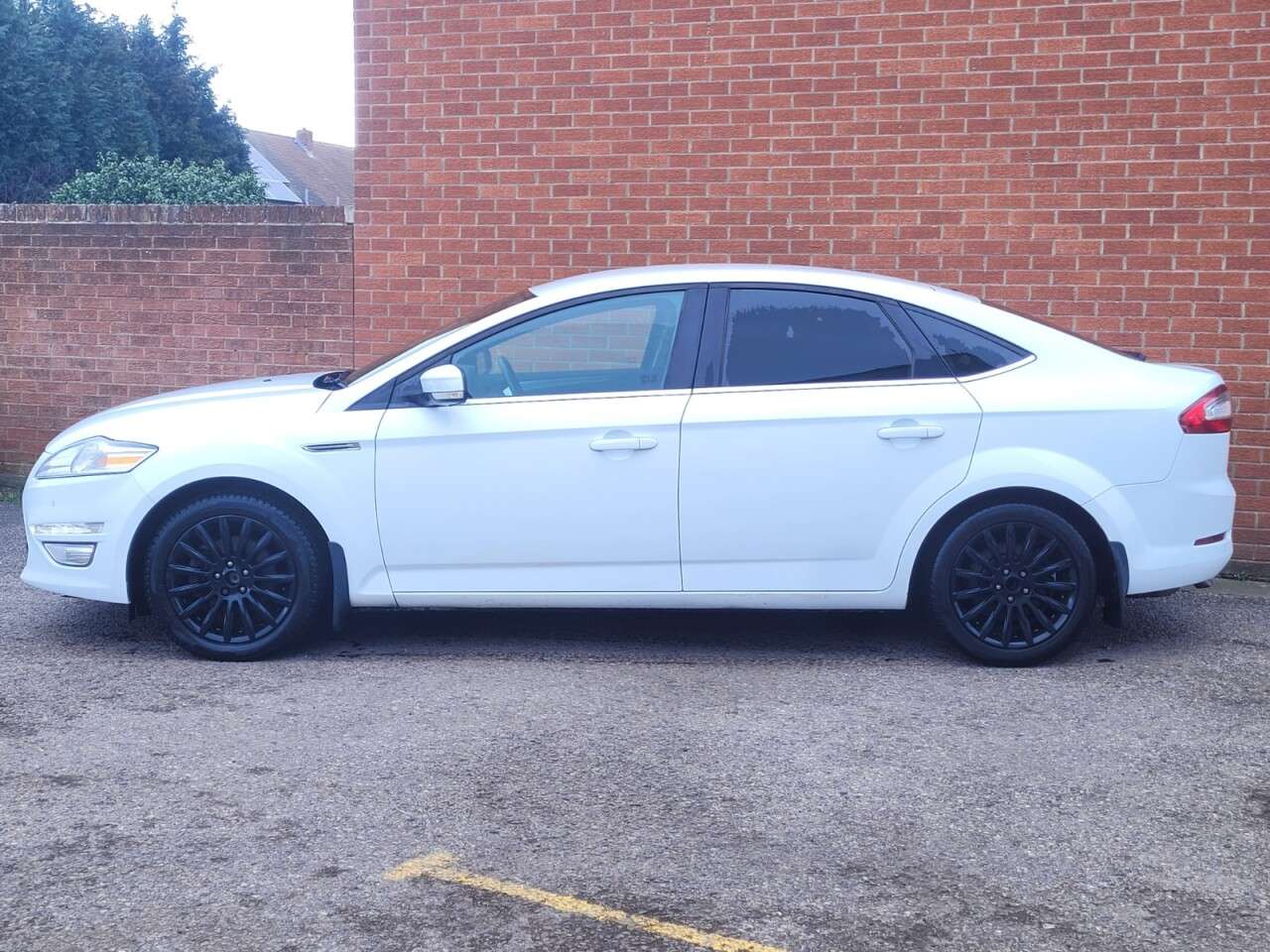 A 2014 FORD MONDEO 2.0 TDCi Zetec Business Edition Hatchback 5dr Diesel Powershift Euro 5 (140 A 2014 FORD MONDEO 2.0 TDCi Zetec Business Edition Hatchback 5dr Diesel Powershift Euro 5 (140