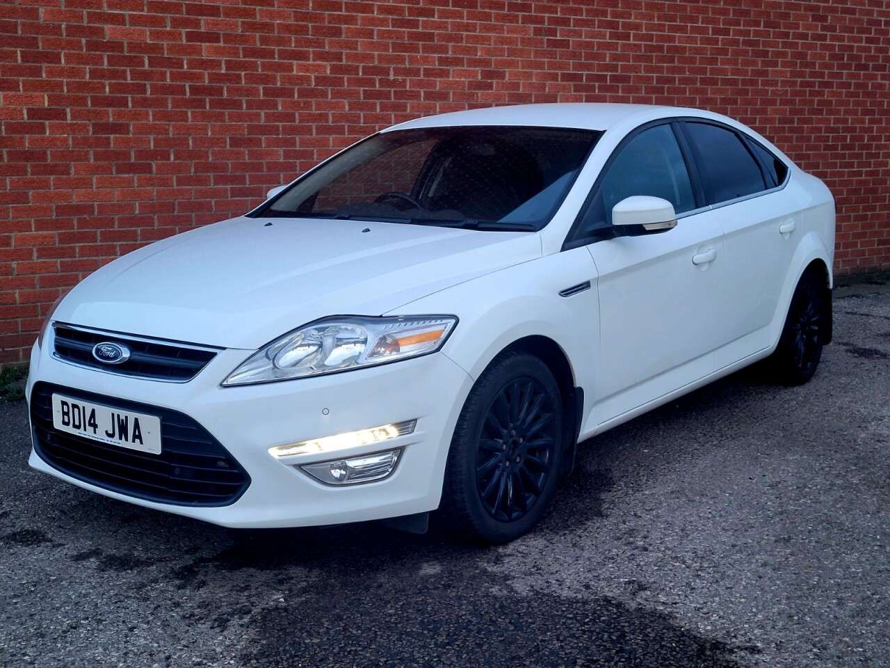 A 2014 FORD MONDEO 2.0 TDCi Zetec Business Edition Hatchback 5dr Diesel Powershift Euro 5 (140 A 2014 FORD MONDEO 2.0 TDCi Zetec Business Edition Hatchback 5dr Diesel Powershift Euro 5 (140