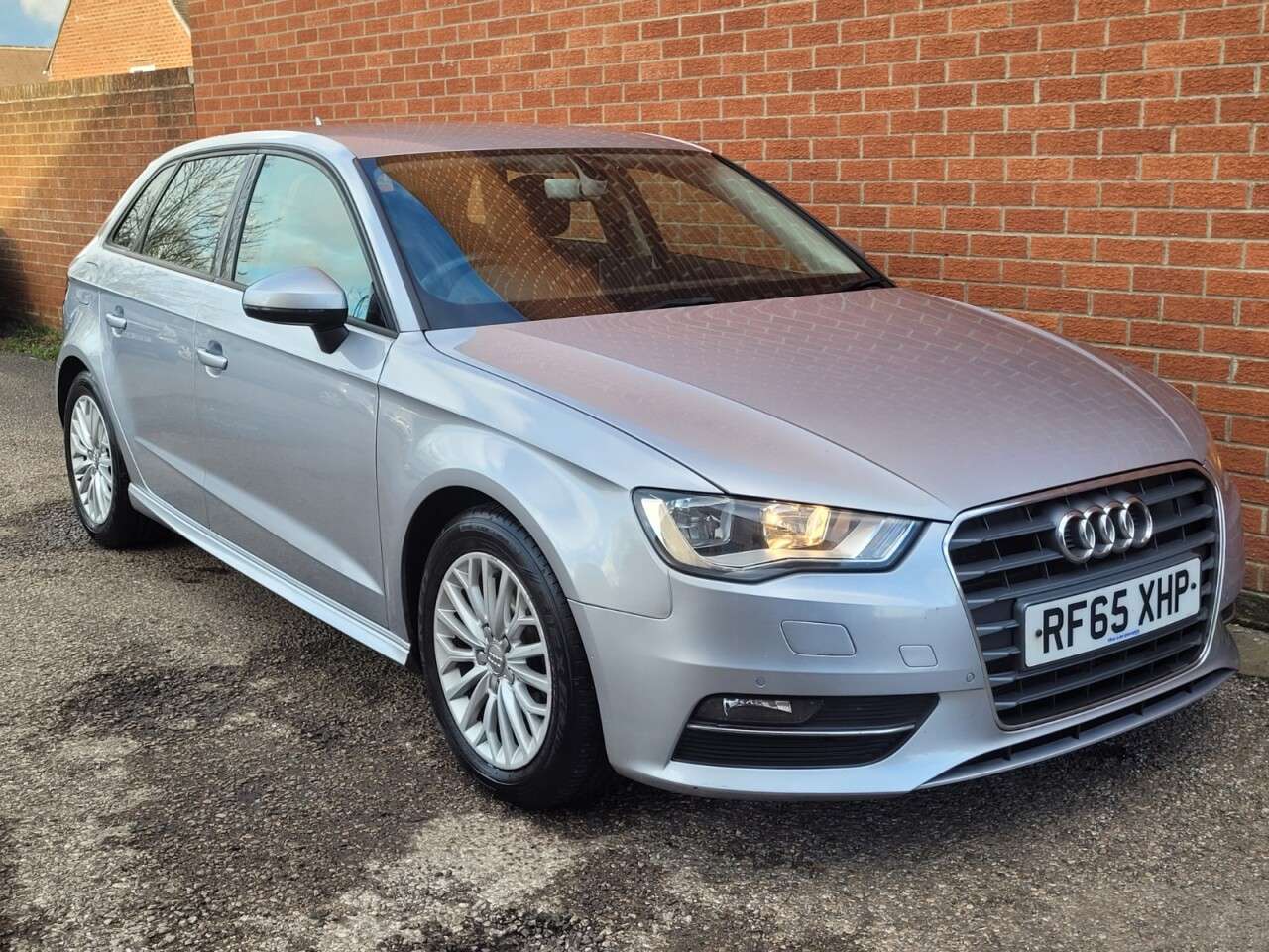 A 2015 AUDI A3 1.6 TDI ultra SE Technik Sportback 5dr Diesel Manual Euro 6 (s/s) (110 ps) A 2015 AUDI A3 1.6 TDI ultra SE Technik Sportback 5dr Diesel Manual Euro 6 (s/s) (110 ps)