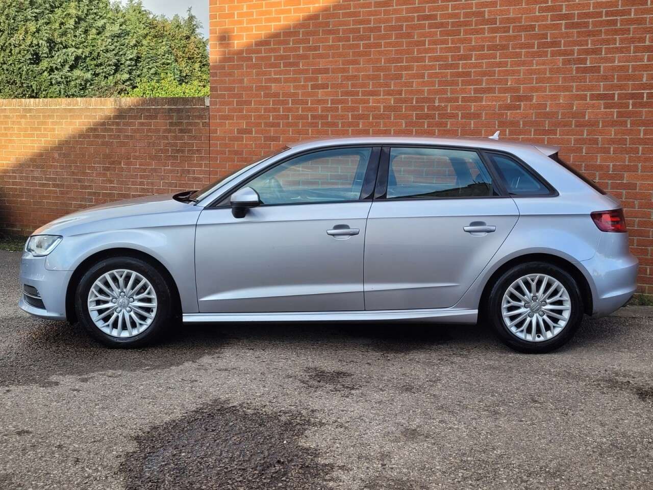 A 2015 AUDI A3 1.6 TDI ultra SE Technik Sportback 5dr Diesel Manual Euro 6 (s/s) (110 ps) A 2015 AUDI A3 1.6 TDI ultra SE Technik Sportback 5dr Diesel Manual Euro 6 (s/s) (110 ps)