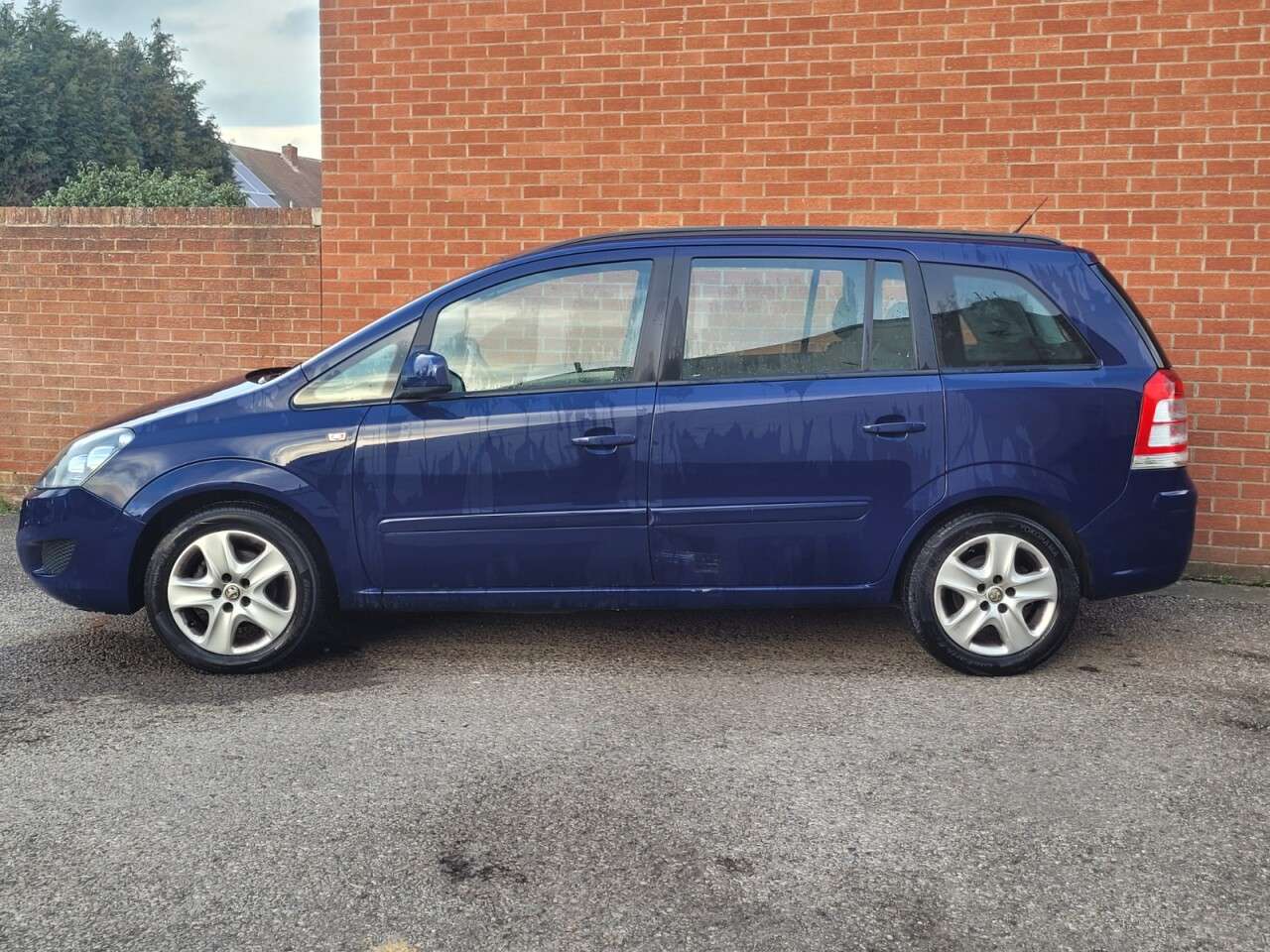 A 2013 VAUXHALL ZAFIRA 1.6 16V Exclusiv MPV 5dr Petrol Manual Euro 5 (115 ps) A 2013 VAUXHALL ZAFIRA 1.6 16V Exclusiv MPV 5dr Petrol Manual Euro 5 (115 ps)