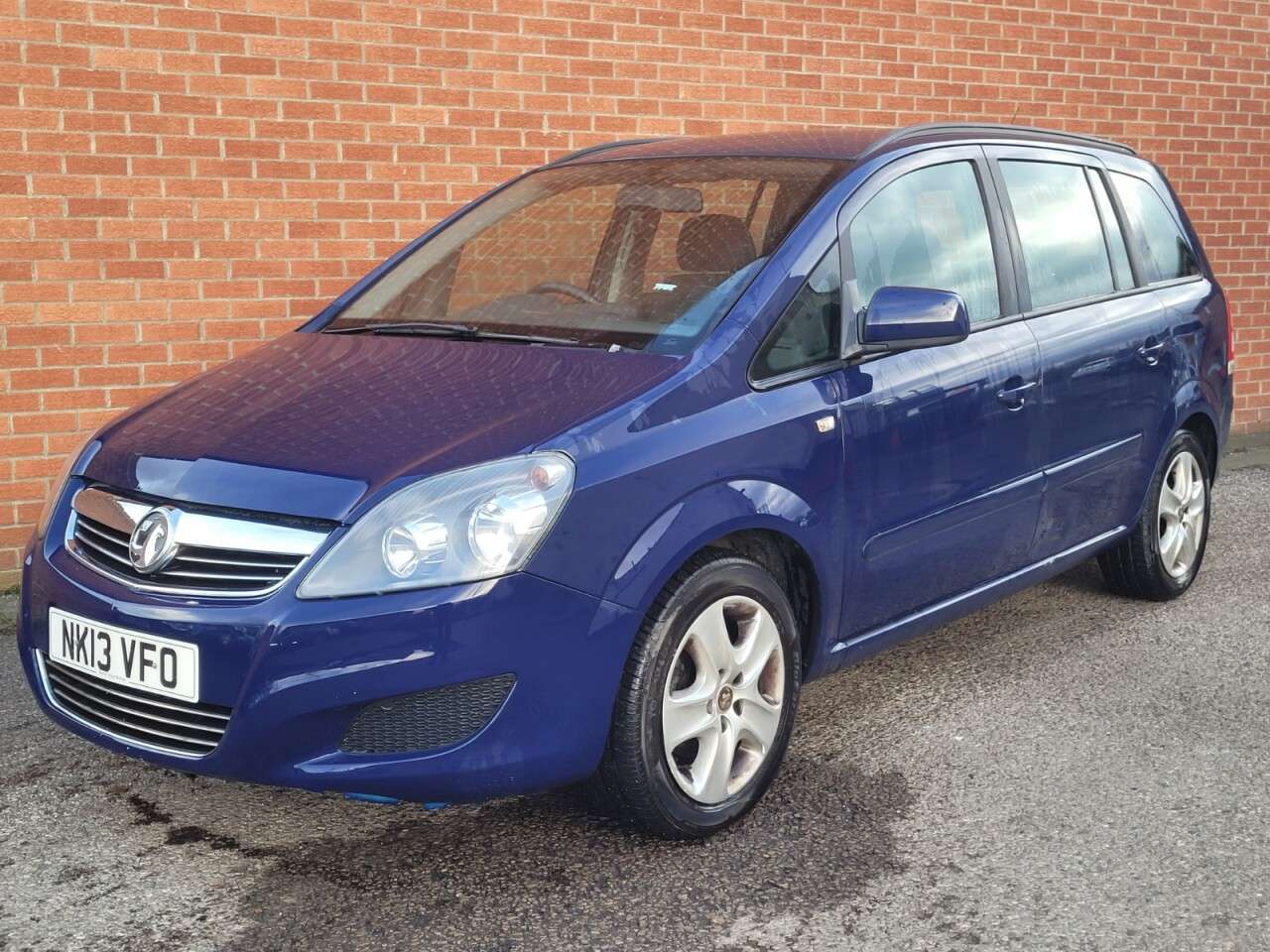 A 2013 VAUXHALL ZAFIRA 1.6 16V Exclusiv MPV 5dr Petrol Manual Euro 5 (115 ps) A 2013 VAUXHALL ZAFIRA 1.6 16V Exclusiv MPV 5dr Petrol Manual Euro 5 (115 ps)