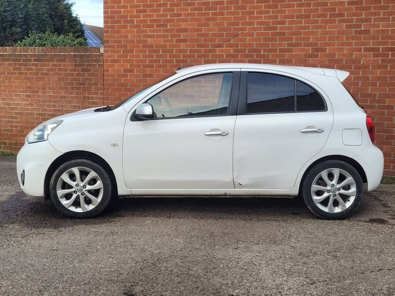 A 2017 NISSAN MICRA 1.2 n-tec Hatchback 5dr Petrol CVT Euro 6 (80 ps) A 2017 NISSAN MICRA 1.2 n-tec Hatchback 5dr Petrol CVT Euro 6 (80 ps)