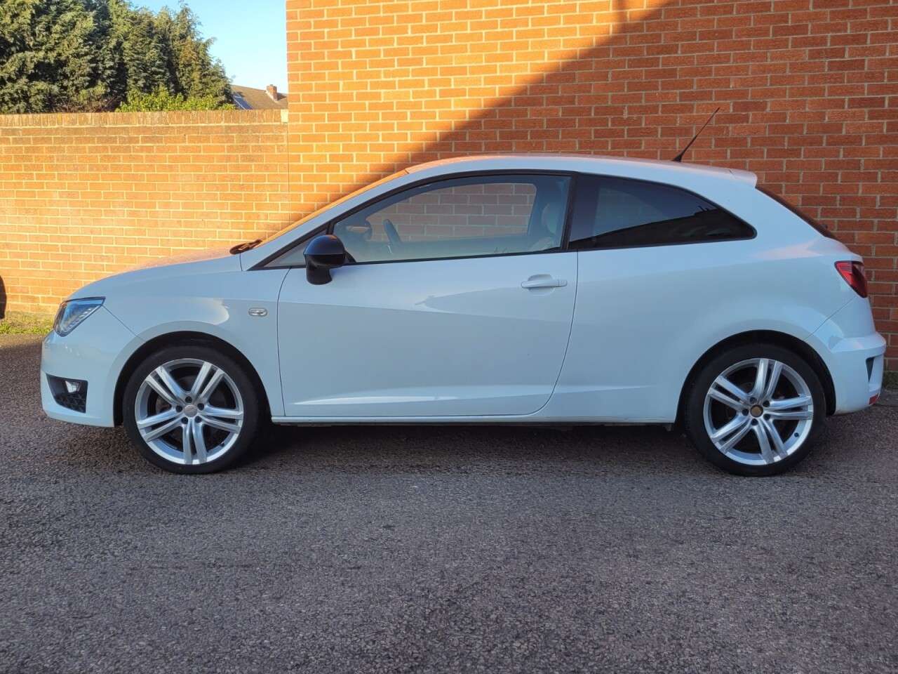 A 2013 SEAT IBIZA 1.4 TSI Cupra Sport Coupe 3dr Petrol DSG Euro 5 (180 ps) A 2013 SEAT IBIZA 1.4 TSI Cupra Sport Coupe 3dr Petrol DSG Euro 5 (180 ps)