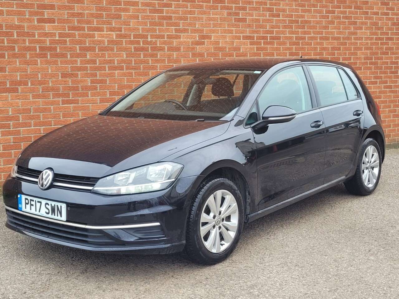 A 2017 VOLKSWAGEN GOLF 1.0 TSI BlueMotion Tech SE Nav Hatchback 5dr Petrol Manual Euro 6 (s/s) (11 A 2017 VOLKSWAGEN GOLF 1.0 TSI BlueMotion Tech SE Nav Hatchback 5dr Petrol Manual Euro 6 (s/s) (11