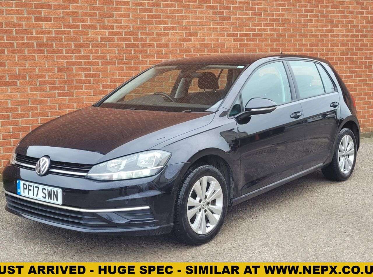 A 2017 VOLKSWAGEN GOLF 1.0 TSI BlueMotion Tech SE Nav Hatchback 5dr Petrol Manual Euro 6 (s/s) (11 A 2017 VOLKSWAGEN GOLF 1.0 TSI BlueMotion Tech SE Nav Hatchback 5dr Petrol Manual Euro 6 (s/s) (11
