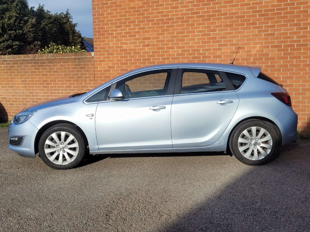 A 2015 VAUXHALL ASTRA 2.0 CDTi ecoFLEX Elite Hatchback 5dr Diesel Manual Euro 5 (s/s) (160 ps) A 2015 VAUXHALL ASTRA 2.0 CDTi ecoFLEX Elite Hatchback 5dr Diesel Manual Euro 5 (s/s) (160 ps)